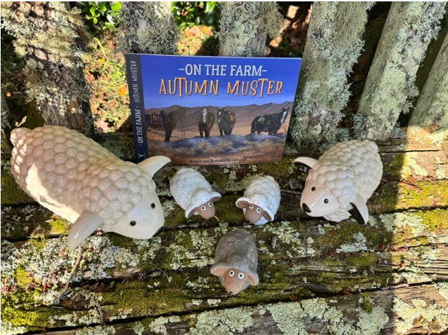 On the Farm: Autumn Muster Book
