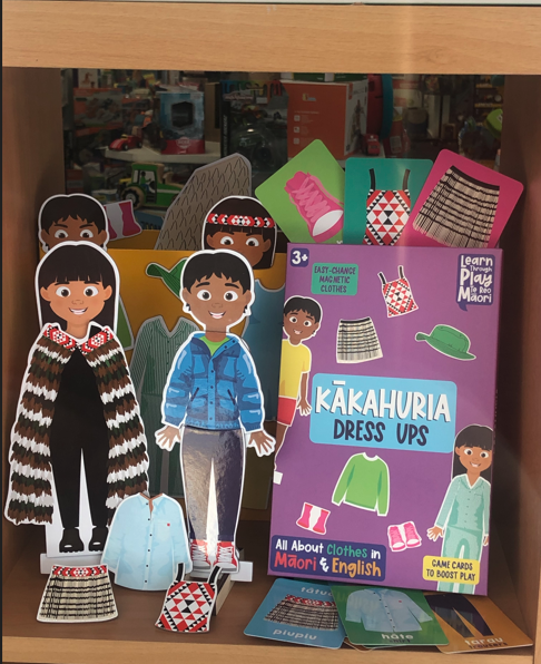 Kakahuria Magnetic Dress Ups and Doll - Bilingual