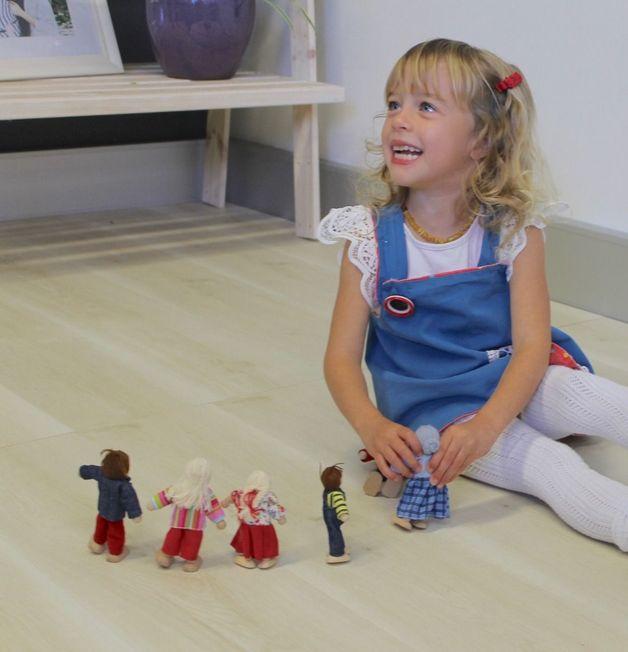 Discoveroo Doll Family Set